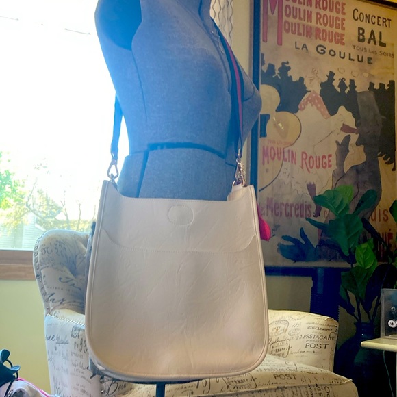 ah-dorned NYC Vegan Classic Messenger Handbag Large White ⭐️ NWT ⭐️ UNUSED 🎁 - Picture 8 of 14